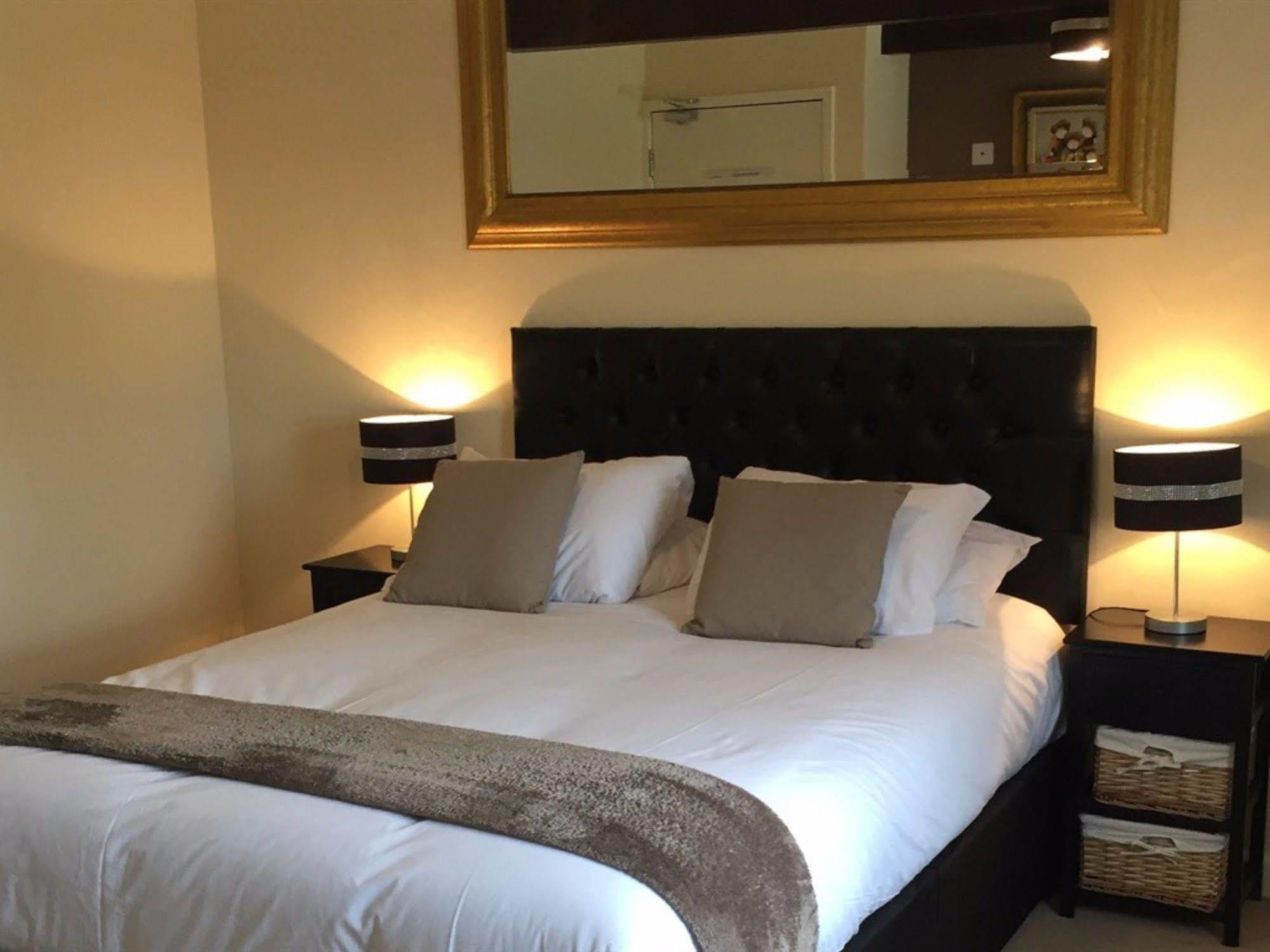 The Wheatsheaf Hotel มันด์สลีย์ ภายนอก รูปภาพ
